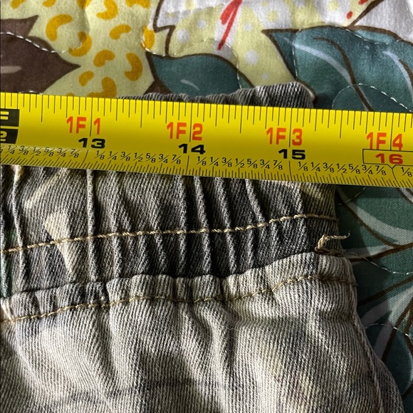 Women's Camouflage Cargo Ankle Pants - Green Beige Camo size 13 - Picture 11 of 13